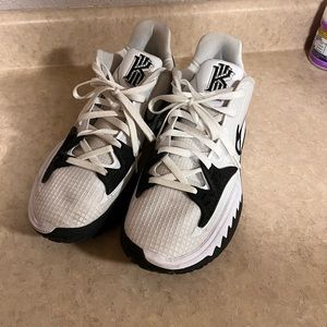Kyrie 4 Oreo Size 13
